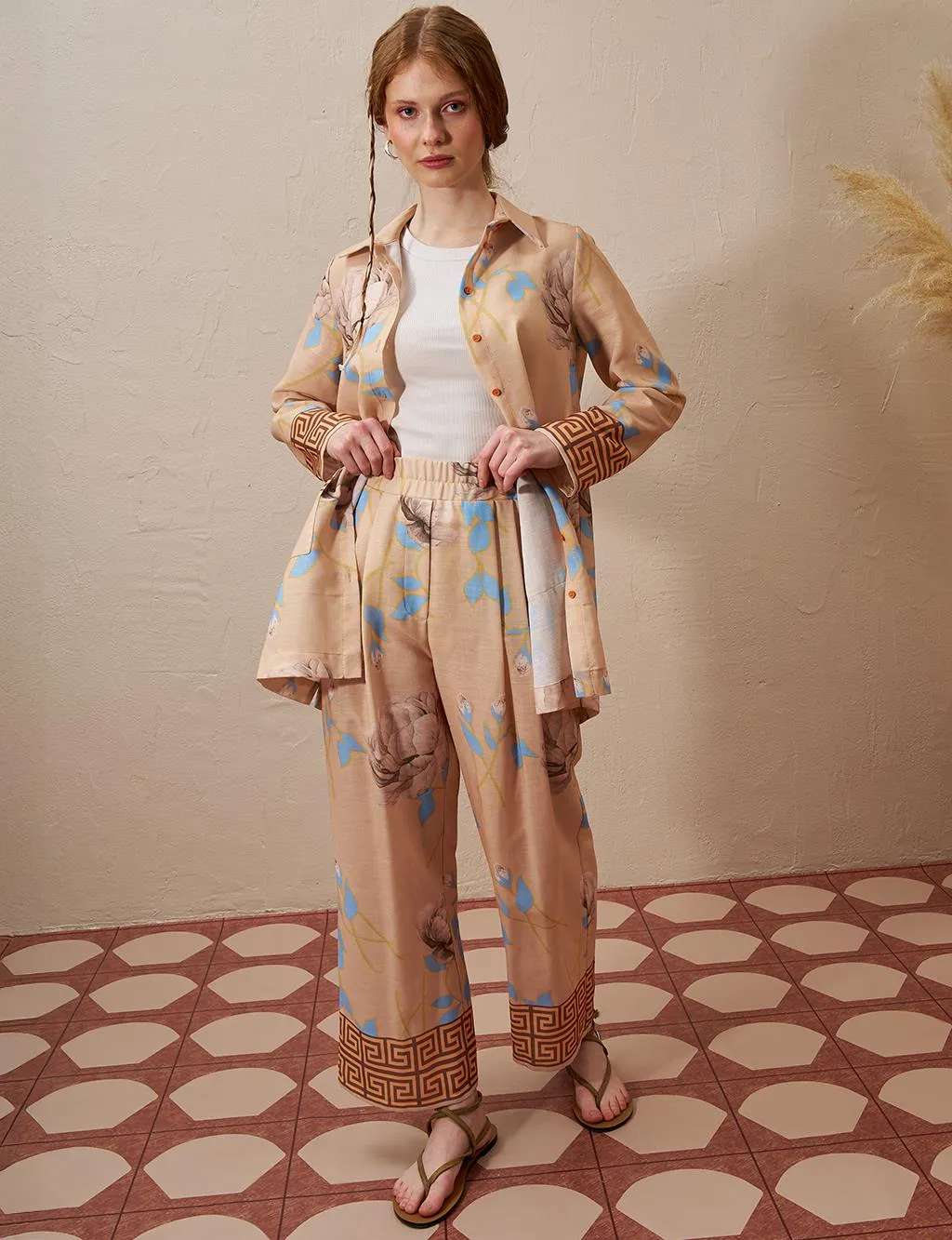 Leaf Printed Double Suit Camel