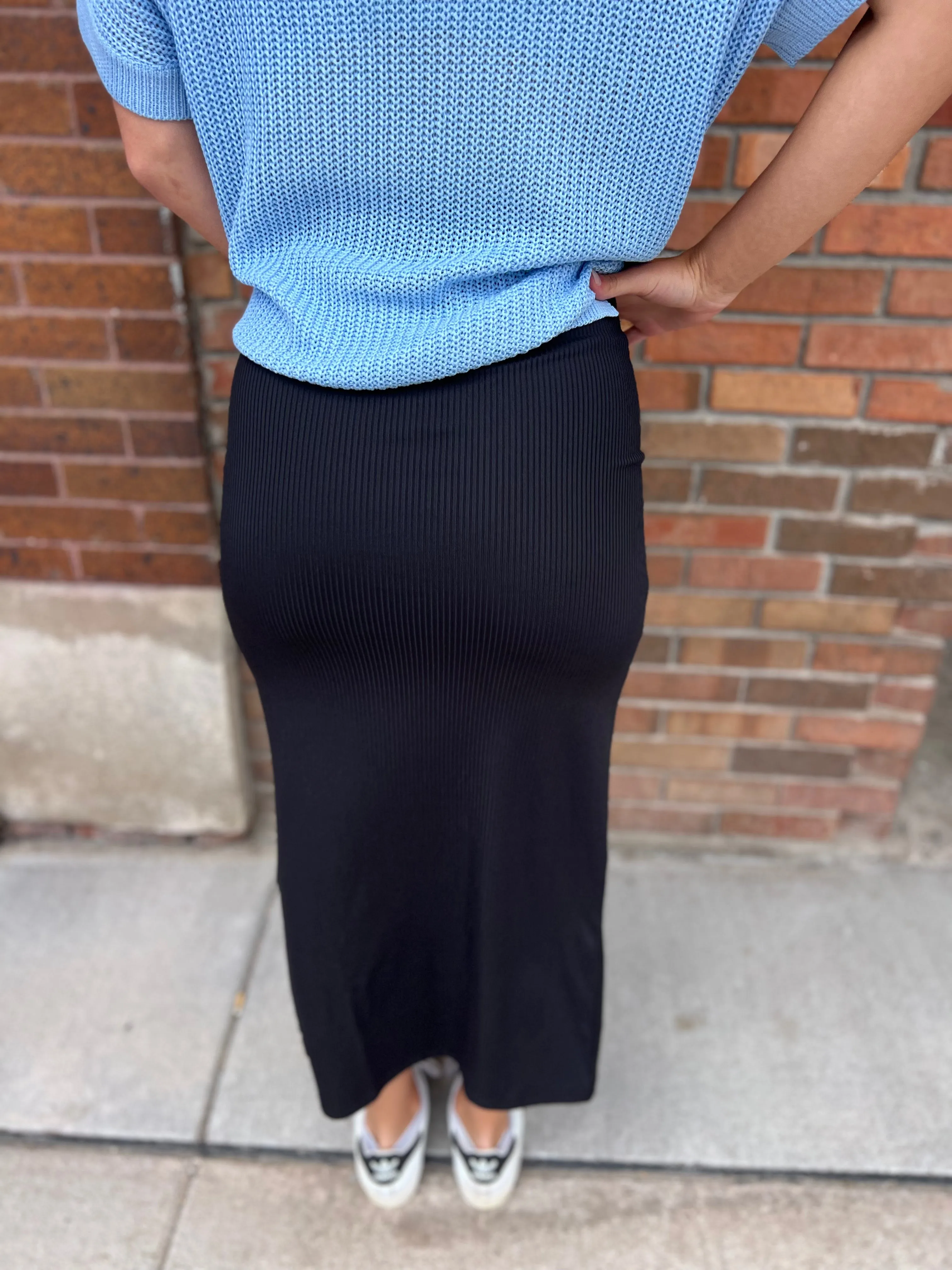 Ribbed Knit Midi Skirt With Side Slit