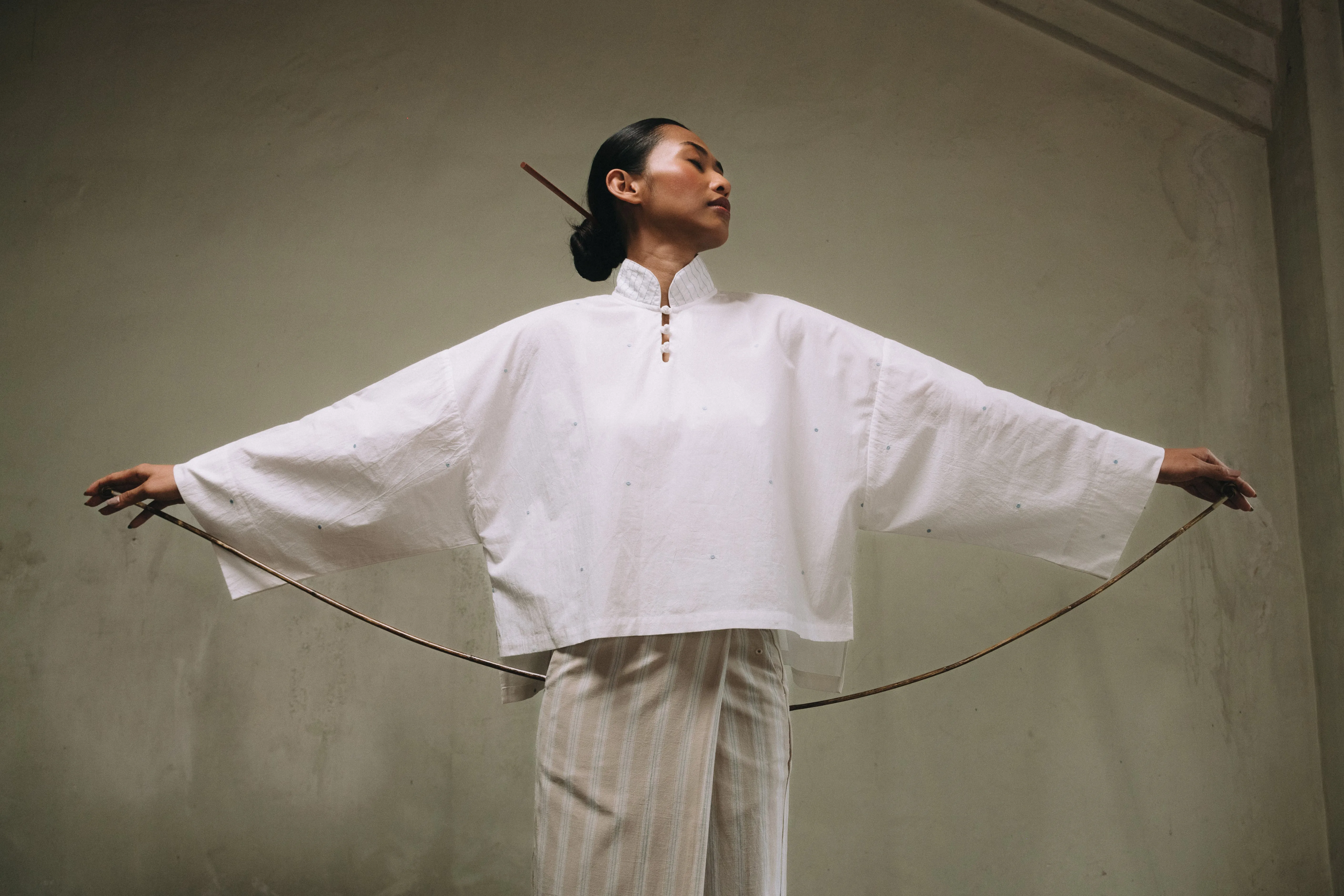 Women: Tunas Cropped Kedah Top (Off White)